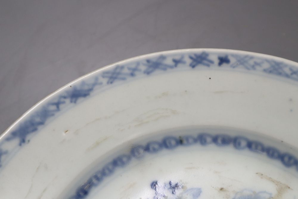 A Chinese blue and white Tek Sing cargo dish, diameter 21cm